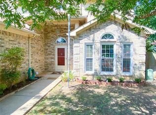 2103 E Greenspoint Ct, Arlington, TX 76001