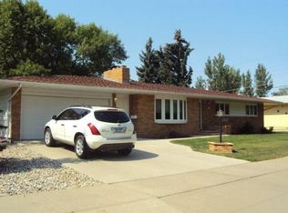 1824 11th St SW, Minot, ND 58701