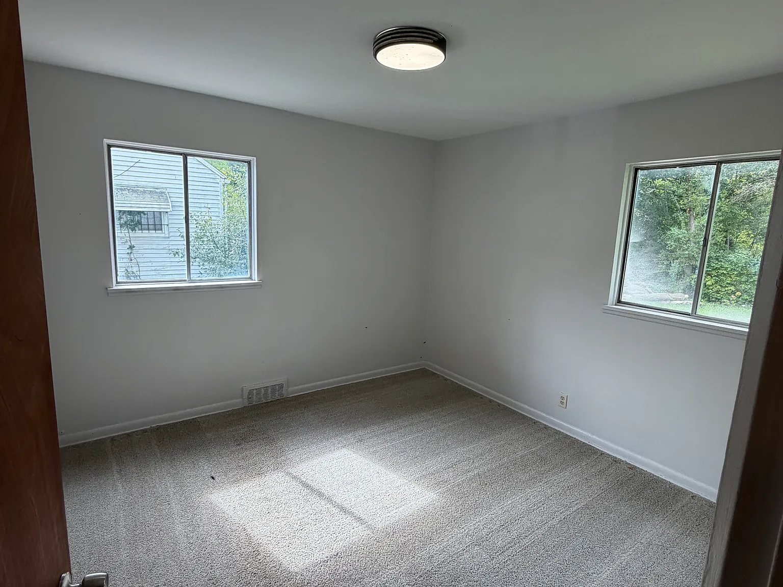 3 bed, 1011 sqft, $1,200 — Photo 3