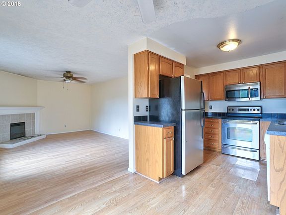 4th image of 607 SE 121st Ave #38