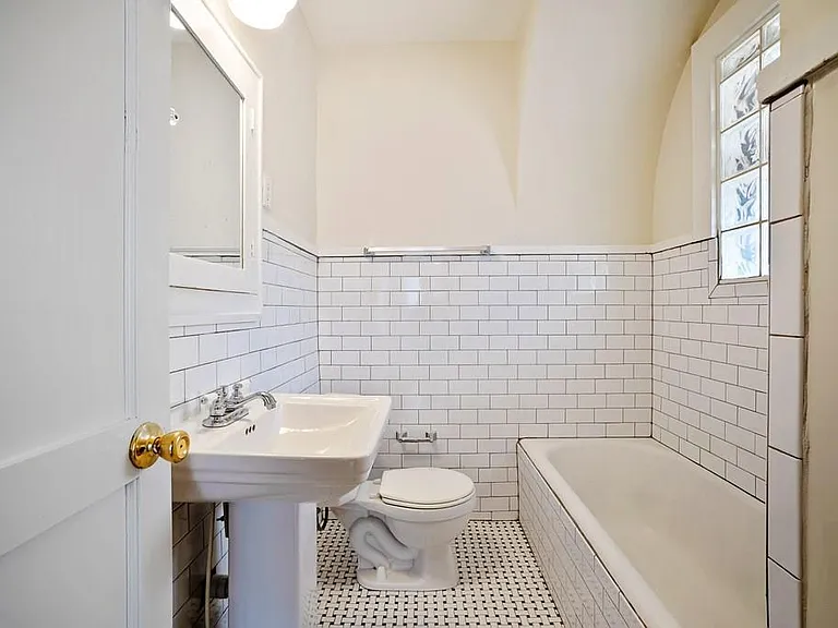 2545 NW 12th St — Photo 11