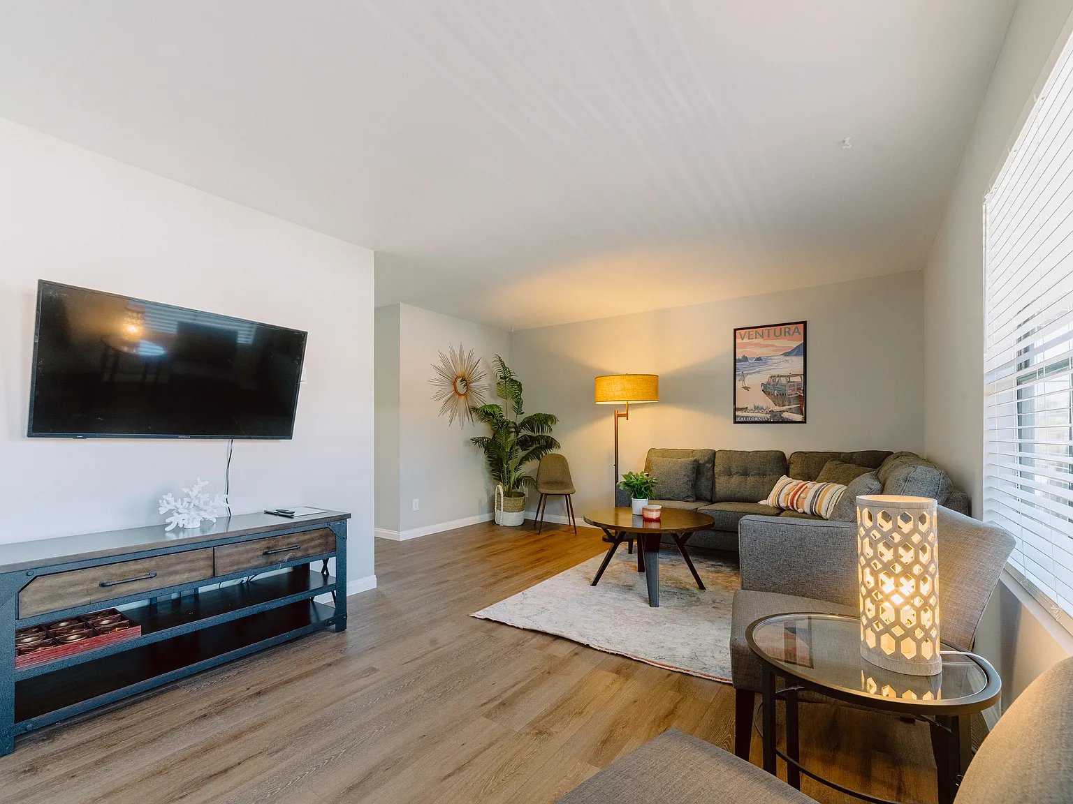 3 bed, 1.5 bath, 1150 sqft, $4,000 — Photo 2