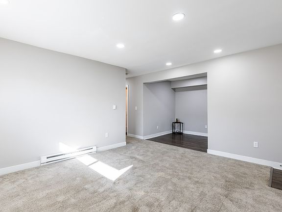 4th image of 150 E Broadway St #10