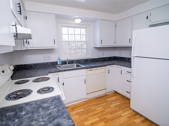 2nd image of 113 Pine Knoll Ter