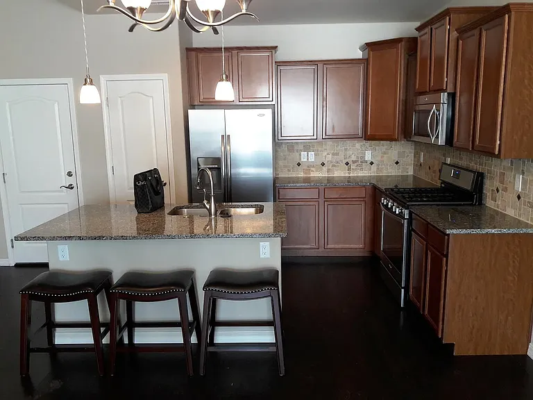 8817 Bella Flora Hts — Photo 4