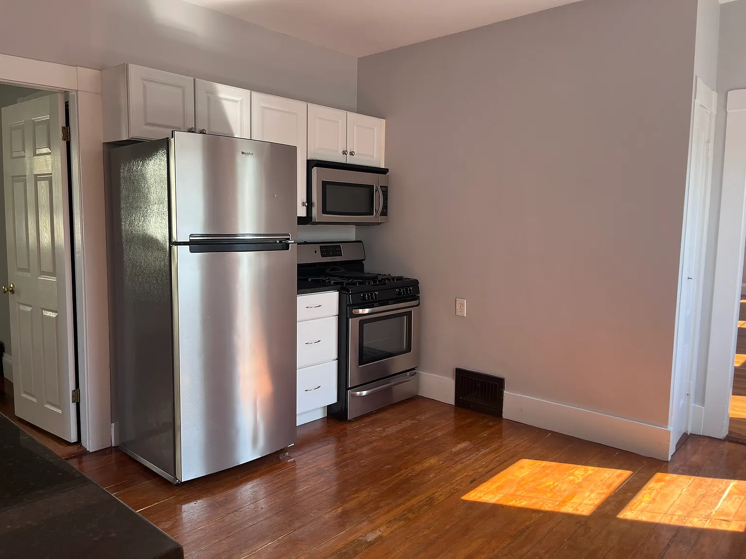2 bed, 1300 sqft, $3,000 — Photo 4