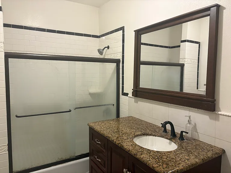 2320 S La Salle Ave — Photo 19