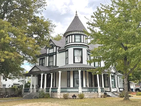 1128 S Garrison Ave, Carthage, MO 64836