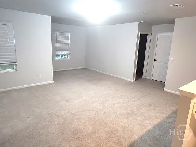 5 bed, 3.0 bath, 2438 sqft, $3,000 — Photo 4