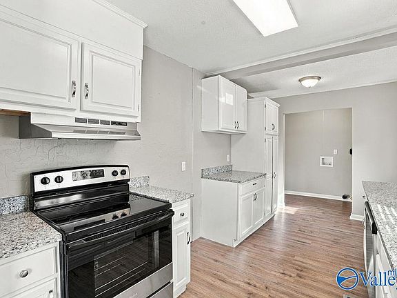4th image of 114 Ward Ave SW