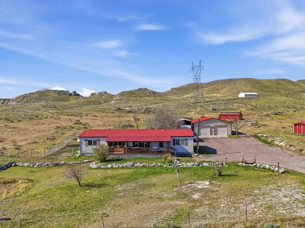 261 Esterbrook Rd, Douglas, WY 82633