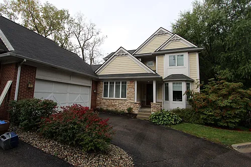 1090 Oakwood Dr Photo 1