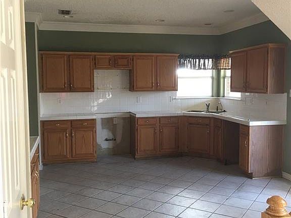 5th image of 214 Ember Glen Dr