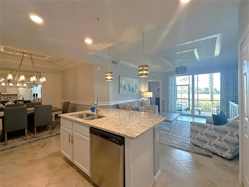 3 bed, 2.0 bath, 1301 sqft, $6,500 — Photo 4