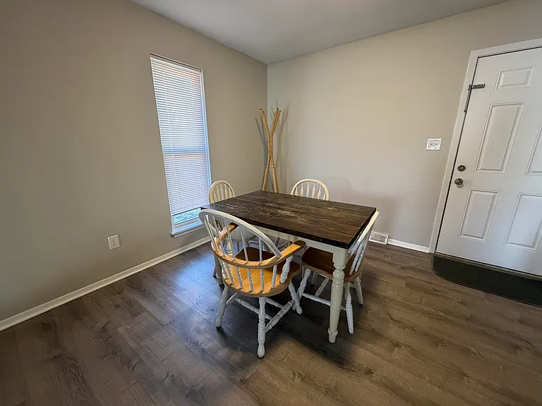 203 Wheaton Ct — Photo 8