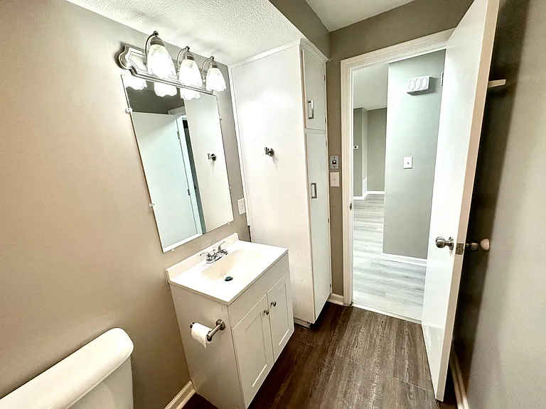 4128 Alhambra Dr — Photo 11