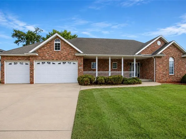 700 E 10th St, Kearney, MO 64060