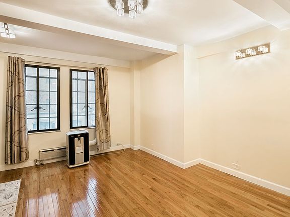 3rd image of 25 Tudor City Pl APT 221