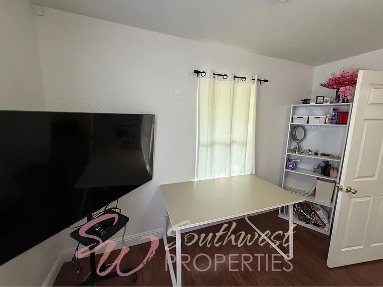 979 W Pecan St — Photo 11
