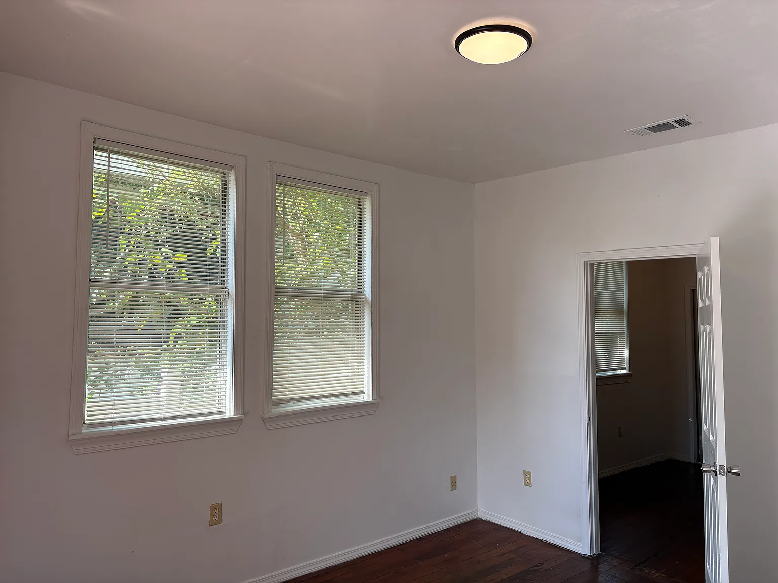 2 bed, 900 sqft, $1,095 — Photo 2
