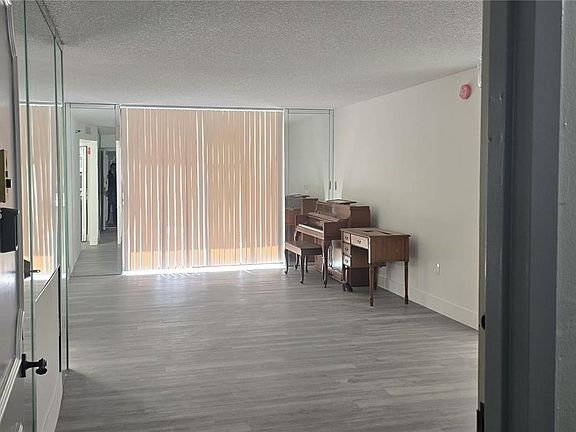 4th image of 1200 Saint Charles Pl APT 207