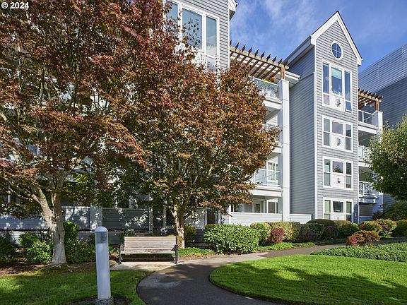 4th image of 520 SE Columbia River Dr APT 111
