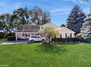 1555 E Lake Louise Dr, Palatine, IL 60074