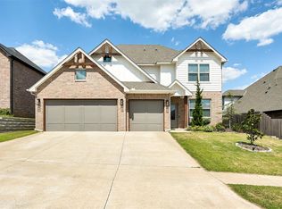 8201 Jenny Ln, Edmond, OK 73034
