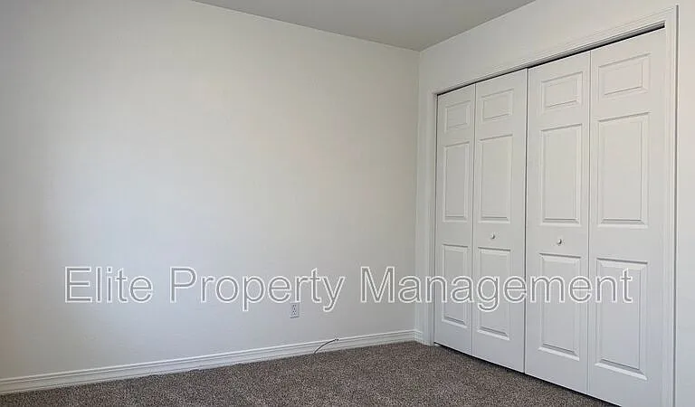 161 S Stardust Cir — Photo 3