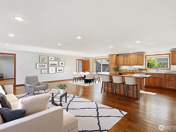 5th image of 104 Valentine Court