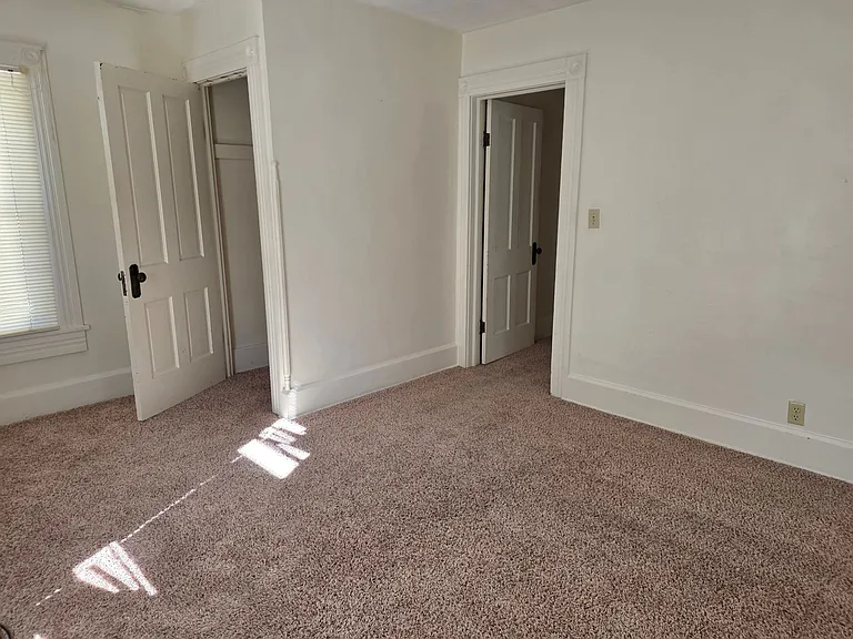 200 E Walnut St — Photo 13