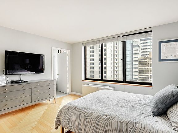 5th image of 422 E 72nd St APT 10D
