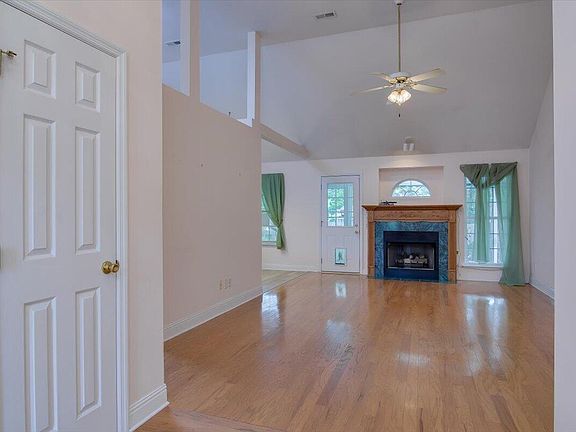 5th image of 110 Lake Hartwell Dr