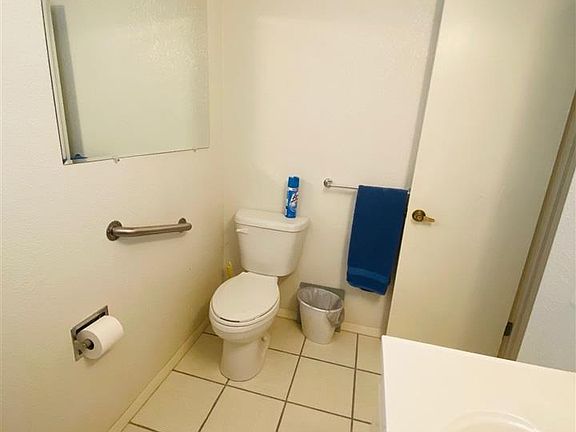 3rd image of 1403 W & 1405 W