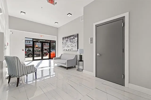 425-429 Avenue C404 — Photo 18