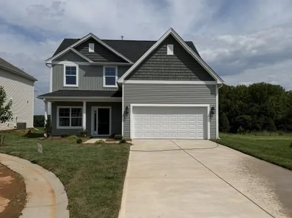 1318 Dandridge Dr, Kernersville, NC 27284