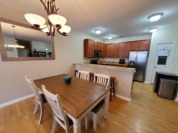 2nd image of 5321 Warminster Dr Unit 104