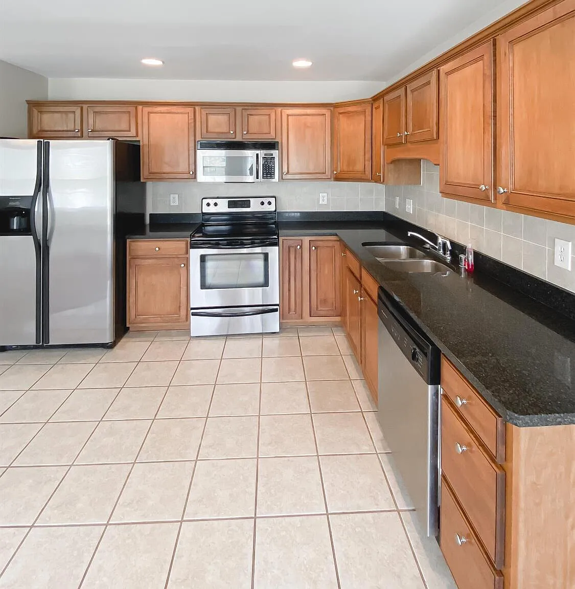 3 bed, 2.5 bath, 1441 sqft, $1,900 — Photo 3