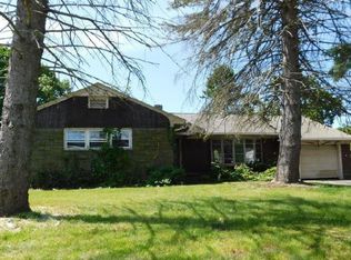 208 Wilbur Ave, Cranston, RI 02921