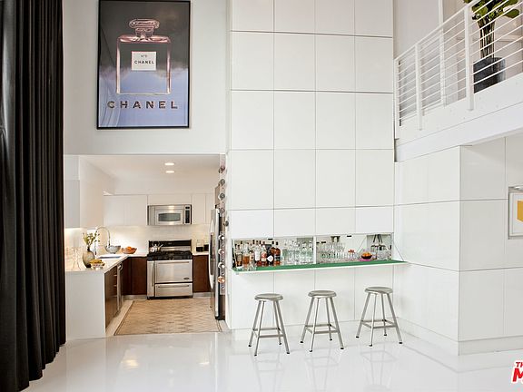 5th image of 1037 N Laurel Ave APT 5