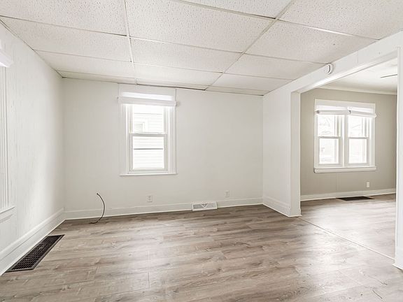3rd image of 171 Mohawk St