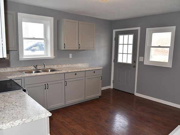 3rd image of 1141-1151 NE Main St #1121
