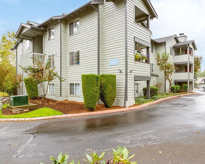 Brookside Gardens Apartments — Photo 16