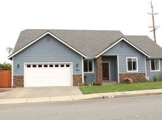 102 Whispering Dr, Grants Pass, OR 97527