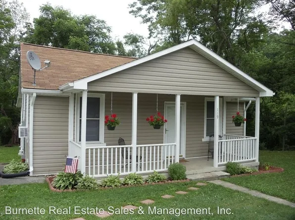119 Howard St, Pulaski, VA 24301