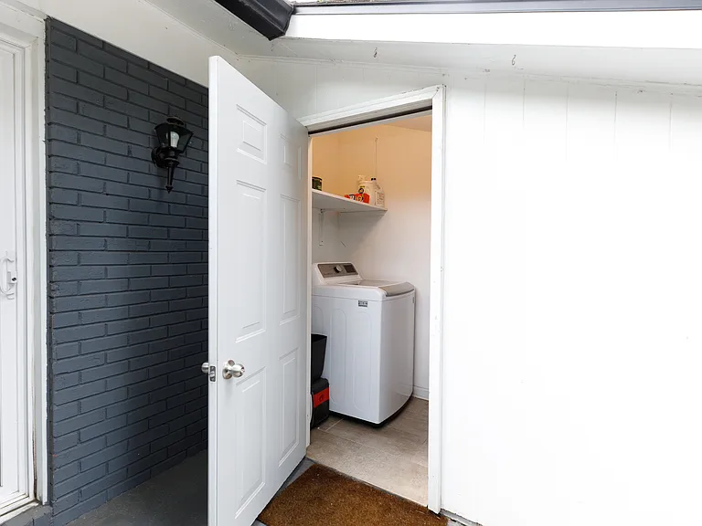 3104 Erskine Dr — Photo 24