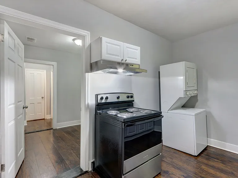 1814 E 39th St — Photo 15