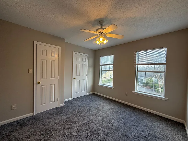 33 Londonberry Ln — Photo 15