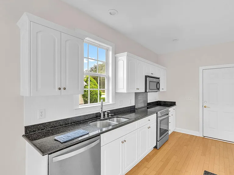 210 Raven Ridge Ct — Photo 13