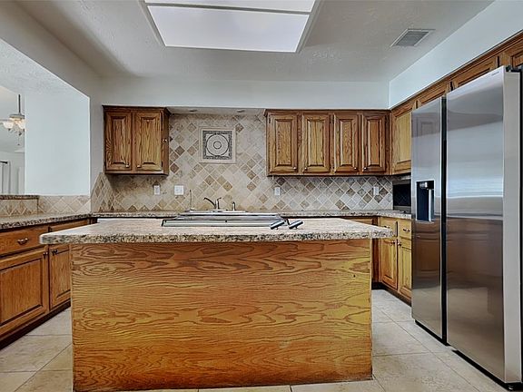 5th image of 8614 Lake Crystal Dr